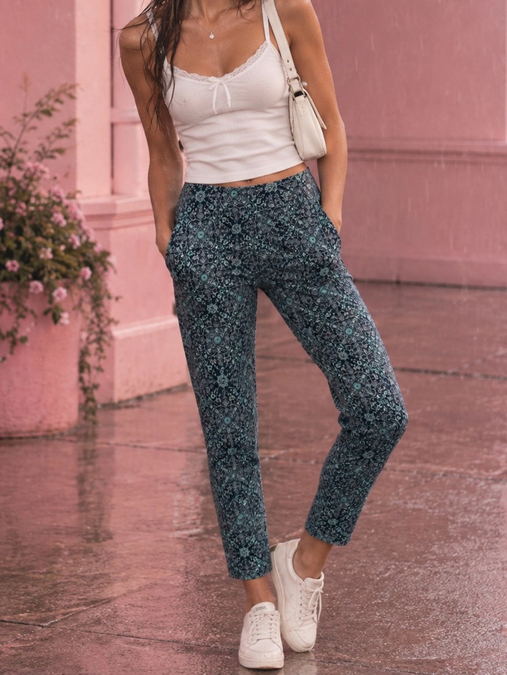Westport High-Rise Capri Leggings – Teal & Navy Mosaic Print – Size M